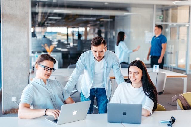 UK employers prioritise reskilling to tackle talent gaps