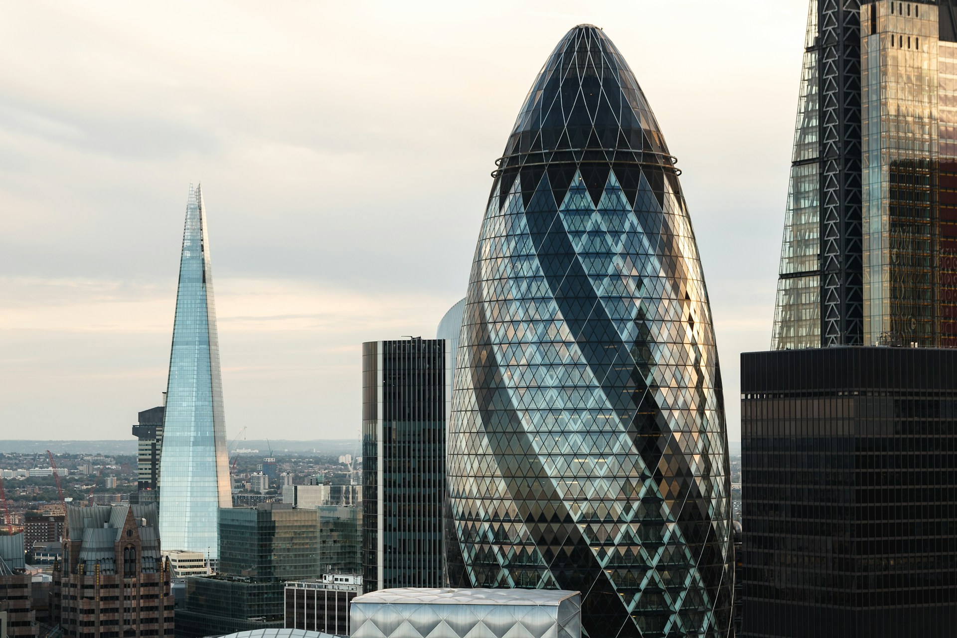 UK economy beats expectations in Q1 2025